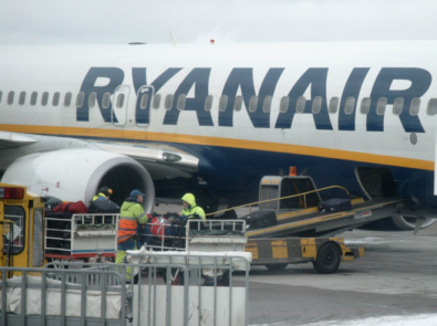 RYANAIR loading