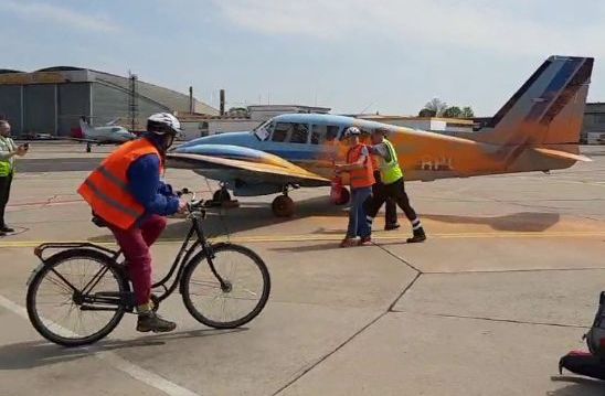 Letzte Generation: BER &ndash; Privatjets mit Farbe bespr&uuml;ht